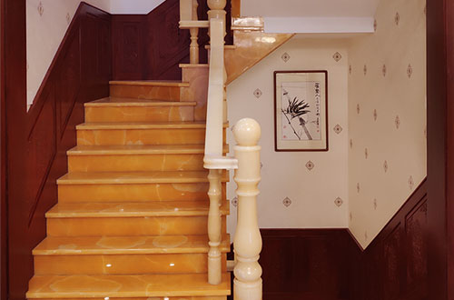 任县中式别墅室内汉白玉石楼梯的定制安装装饰效果